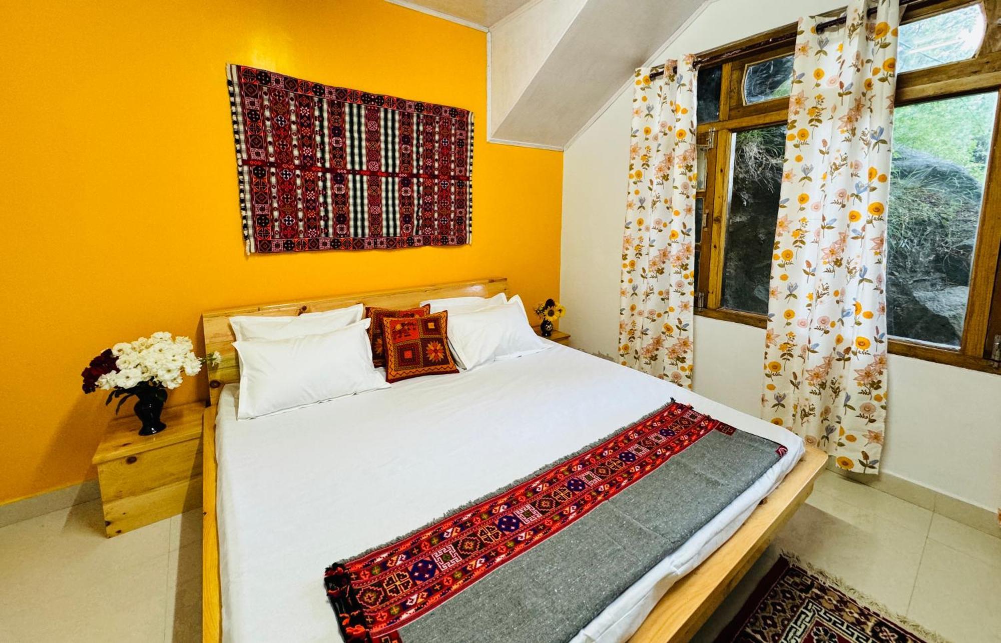Pine View Retreat Homestay Kalpa Kültér fotó